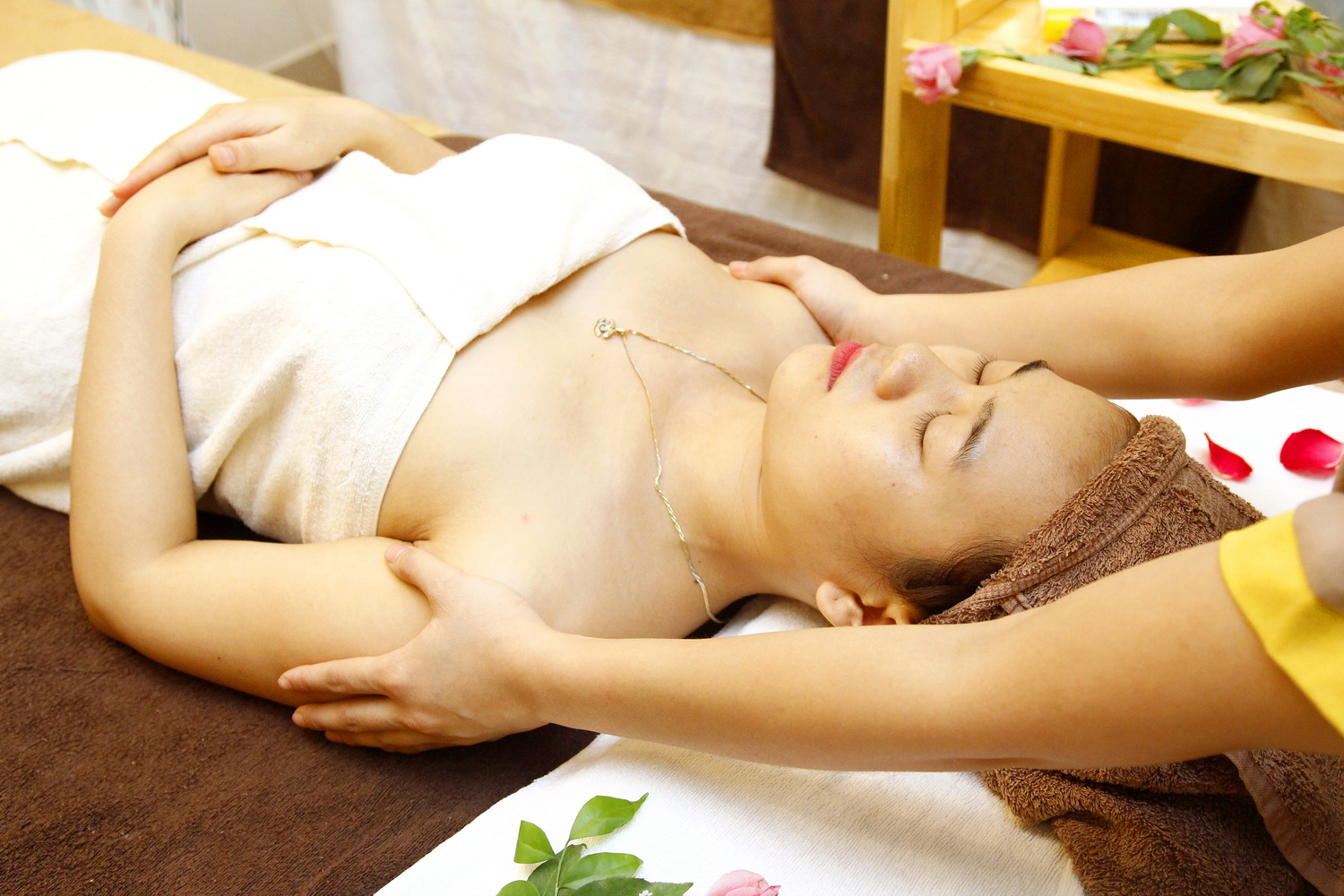Massage cổ vai gáy tại Viva Spa